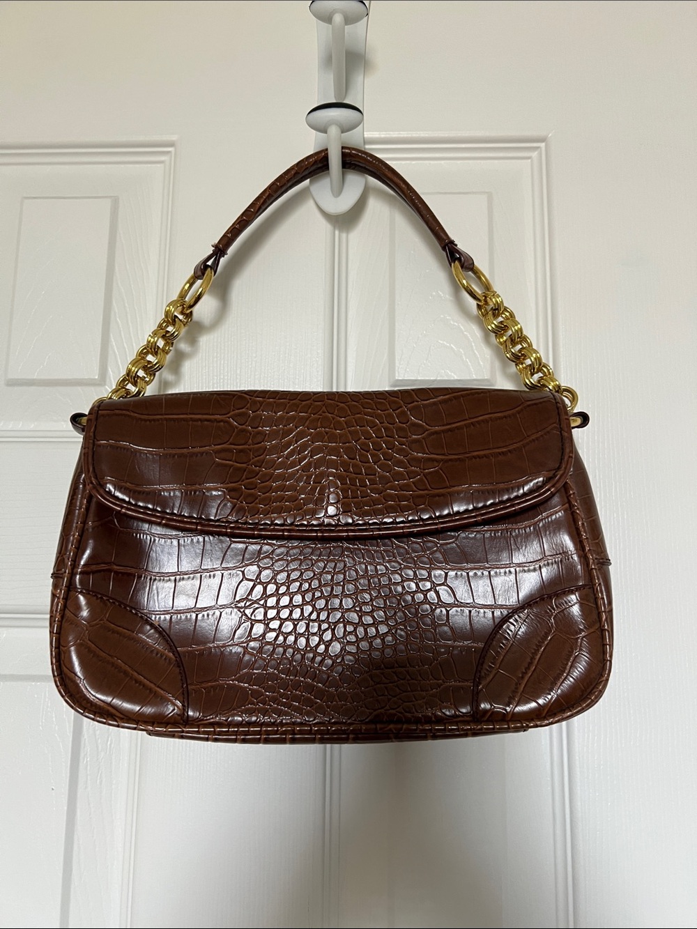 Brown Croc-Embossed Shoulder Bag with Gold Chain Accent